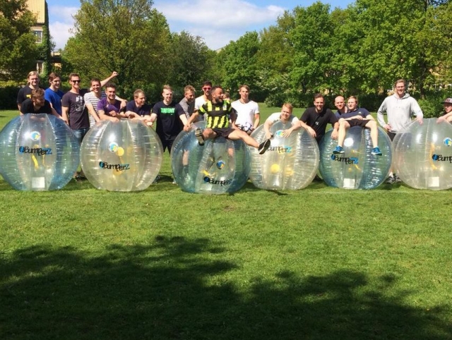 En el parque con el material de zorbing